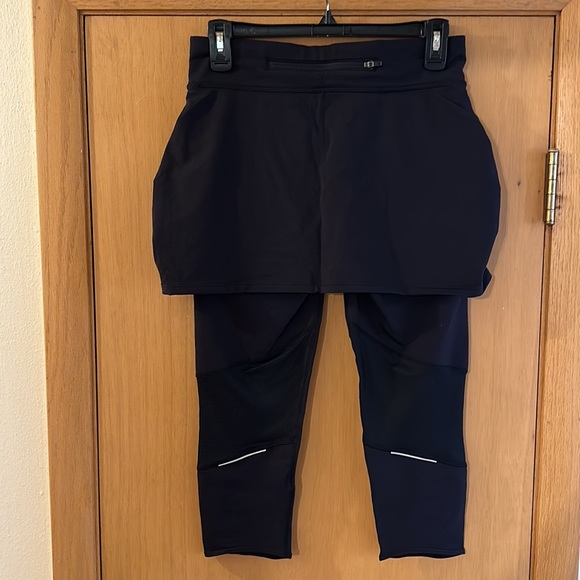 Athleta Contender 2 in 1 Skirt Skort Capri Cropped Leggings Black Size Small - Picture 8 of 14